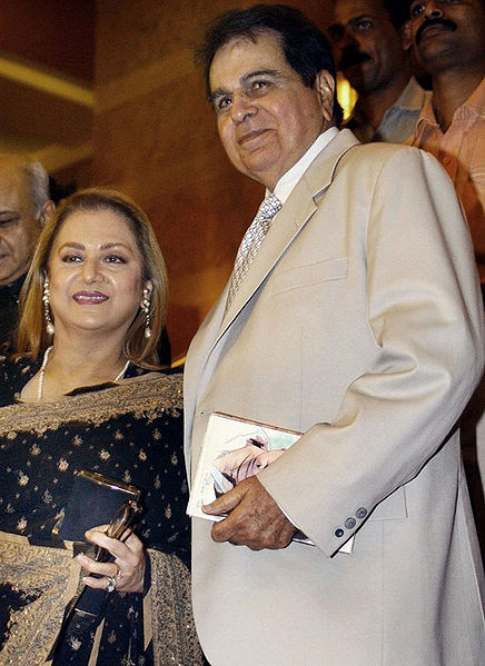 चित्र:Dilip-kumar-saira-bano.jpg