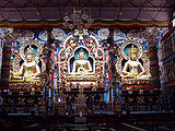 बौद्ध स्वर्ण मंदिर में बुद्ध की प्रतिमा, कर्नाटक