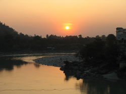 सूर्यास्त के समय गंगा का दृश्य