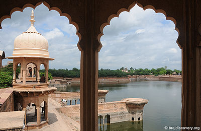 कुसुम सरोवर, गोवर्धन