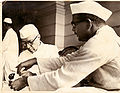 पंडित जवाहरलाल नेहरू के साथ (तीन मूर्ति भवन दिल्ली)