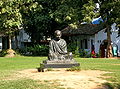 गाँधीजी की प्रतिमा, गाँधी आश्रम, अहमदाबाद