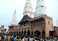गुरु पूर्णिमा पर दानघाटी में श्रद्धालुओं की भीड़ , गोवर्धन, मथुरा Crowd Of Devotees In Front Of DanGhati Temple, Govardhan, Mathura