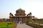 Tansen-Tomb.jpg