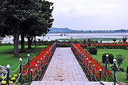 Nishat-Bagh-Srinagar-2.jpg