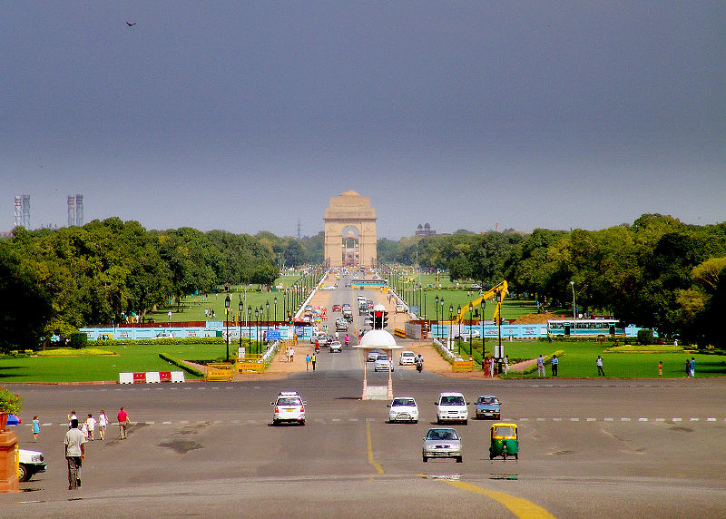 चित्र:A-View-Of-India-Gate.jpg