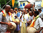 गुरु पूर्णिमा पर श्रृध्दालुओं का भजन-कीर्तन, गोवर्धन, मथुरा Devotees Chanting Bhajans On Guru Purnima, Govardhan, Mathura